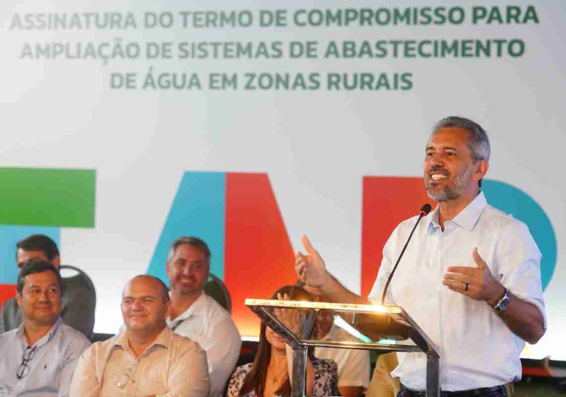 Ceará amplia abastecimento de água e beneficia mais de 2,7 mil famílias rurais